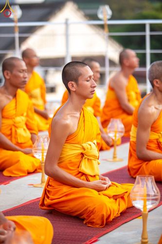 ภาพ No.201540:พิธีจุดประทีปถวายเป็นพุทธบูชา และบูชาธรรมมหาปูชนียาจารย์ ณ อาคารธรรมยาตรา กตัญญูบูชามหาปูชนียาจารย์ ตรงข้ามวัดปากน้ำภาษีเจริญ จ.กรุงเทพมหานคร ในโครงการธรรมยาตรา กตัญญูบูชา มหาปูชนียาจารย์ พระมงคลเทพมุนี(สด จนฺทสโร) พระผู้ปราบมาร อนุสรณ์สถาน 7 แห่ง