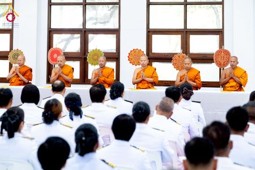 ภาพ No.237608:พิธีเจริญพระพุทธมนต์ ปฏิบัติธรรมเจริญสมาธิภาวนา และทำบุญตักบาตร ถวายพระราชกุศล เนื่องในโอกาสวันเฉลิมพระชนมพรรษา สมเด็จพระนางเจ้าสิริกิติ์ พระบรมราชินีนาถ พระบรมราชชนนีพันปีหลวง วันอังคารที่ 12 สิงหาคม พ.ศ. 2568  ณ อาคารปลูกศรัทธา 2 วัดพระธรรมกาย 