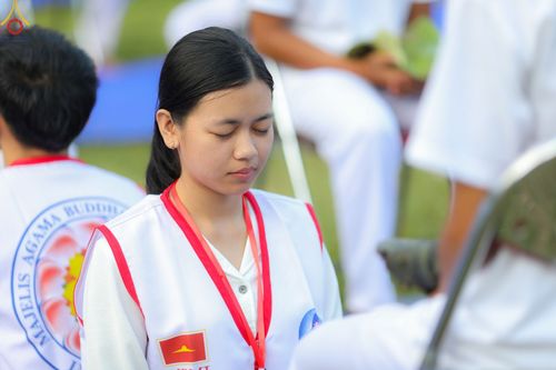 ภาพ No.102734:พิธีตัดปอยผม และปลงผมธรรมทายาท ชาวอินโดนีเซียกว่า 1,000 คน ณ มหาเจดีย์บุโรพุทโธ ประเทศอินโดนีเซีย อบรมระหว่างวันที่ 16-28 ธันวาคม พ.ศ. 2566