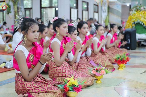 ภาพ No.164187:พิธีทอดกฐินวัดสามพราน จ.นครปฐม ในโครงการกฐินสามัคคีทั่วไทย 30,000 วัด บูชาธรรม 80 ปี หลวงพ่อธัมมชโย โดย คณะศิษยานุศิษย์วัดพระธรรมกาย วันที่ 20 ตุลาคม พ.ศ. 2567