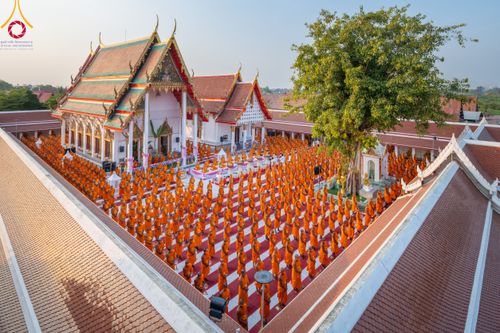 ภาพ No.111982:พิธีจุดประทีปถวายเป็นพุทธบูชา และบูชาธรรมมหาปูชนียาจารย์ พระมงคลเทพมุนี(สด จนฺทสโร) ในโครงการธรรมยาตรา กตัญญูบูชา มหาปูชนียาจารย์ พระมงคลเทพมุนี(สด จนฺทสโร) พระผู้ปราบมาร อนุสรณ์สถาน 7 แห่ง ปีที่ 12 วันที่ 14 มกราคม พ.ศ. 2567 ณ วัดสองพี่น้อง อ.สองพี่น้อง