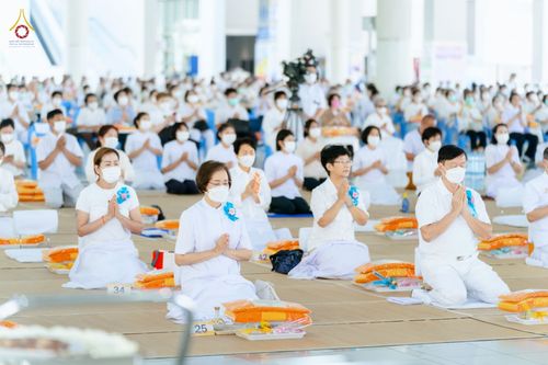 ภาพ No.81065:พิธีบุพเปตพลี ครั้งที่ 135 ร่วมอุทิศบุญแด่หมู่ญาติที่ล่วงลับไปแล้ว และสืบทอดอายุพระพุทธศาสนา วันศุกร์ที่ 19 พฤษภาคม พ.ศ. 2566 (วันพระ แรม 15 ค่ำ เดือน 6) ณ หอฉันคุณยายอาจารย์ วัดพระธรรมกาย