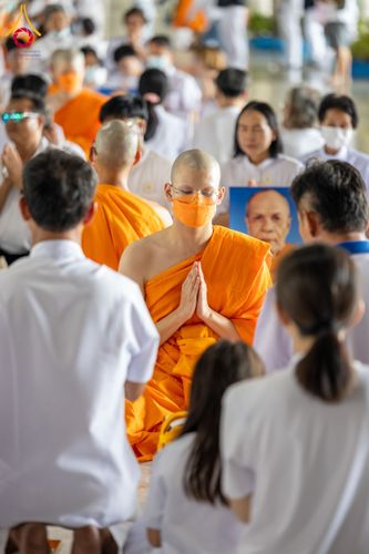 ภาพ No.62528:พิธีถวายบาตรเเละไทยธรรม ในโครงการอุปสมบทหมู่ บูชาธรรมหลวงพ่อธัมมชโย พ.ศ.2567 ณ ลานธรรม พระมหาธรรมกายเจดีย์ วันที่ 13 เมษายน พ.ศ.2567