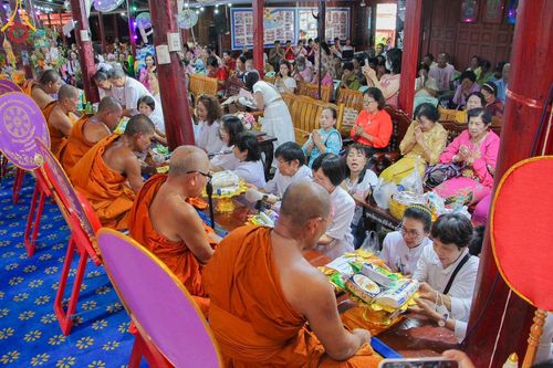 ภาพ No.172628:พิธีทอดกฐิน ณ วัดเฟื้อสุธรรม จ.เพชรบุรี ในโครงการกฐินสามัคคีทั่วไทย 30,000 วัด บูชาธรรม 80 ปี หลวงพ่อธัมมชโย โดยคณะศิษยานุศิษย์วัดพระธรรมกาย วันที่ 27 ตุลาคม พ.ศ. 2567