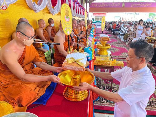 ภาพ No.92801:พิธีประเพณีตักบาตรเทโวโรหณะ พิธีทอดกฐิน และพิธีกรานกฐิน ณ วัดบางบัว แขวงอนุสาวรีย์ เขตบางเขน กรุงเทพมหานคร วันที่ 5 พฤศจิกายน พ.ศ. 2566