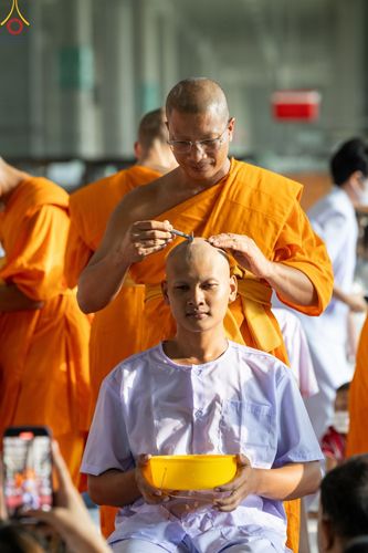 ภาพ No.87035:พิธีตัดปอยผมและปลงผมนาคธรรมทายาท ในโครงการอุปสมบทหมู่บูชาธรรม 106 ปี วันครูผู้ค้นพบวิชชาธรรมกาย ในวันอาทิตย์ที่ 3 กันยายน พ.ศ. 2566 ณ วัดพระธรรมกาย