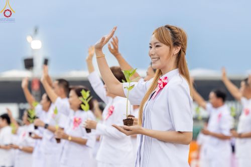 ภาพ No.160391:พิธีปลูกต้นทรัพย์บานชื่น ณ ลานธรรม พระมหาธรรมกายเจดีย์ วัดพระธรรมกาย จ.ปทุมธานี วันพฤหัสบดีที่ 10 ตุลาคม พ.ศ. 2567