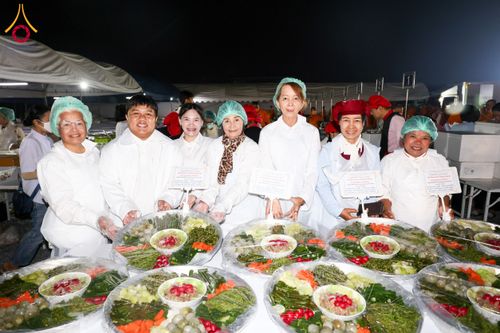 ภาพ No.191743:พิธีถวายภัตตาหารเป็นสังฆทาน แด่พระธรรมยาตรา ณ อนุสรณ์สถานคลองบางนางแท่น อ.สามพราน จ.นครปฐม ในโครงการธรรมยาตรา กตัญญูบูชา มหาปูชนียาจารย์ พระมงคลเทพมุนี(สด จนฺทสโร) พระผู้ปราบมาร อนุสรณ์สถาน 7 แห่ง ปีที่ 13 วันที่ 9 มกราคม พ.ศ. 2568