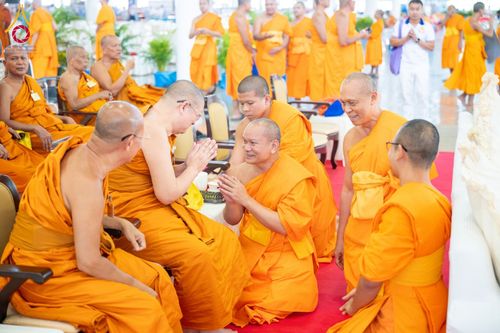 ภาพ No.185221:พิธีถวายมหาสังฆทาน 1,000 วัด ในวาระอายุวัฒนมงคล 84 ปี หลวงพ่อทัตตชีโว วันอาทิตย์ที่ 22 ธันวาคม พ.ศ. 2567 ณ สภาธรรมกายสากล วัดพระธรรมกาย