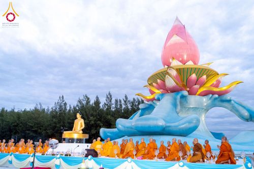 ภาพ No.266072:วันพุธที่ 5 พฤศจิกายน พ.ศ. 2568 (วันพระ ขึ้น 15 ค่ำ เดือน 12) พิธีจุดประทีปโคมลาน, โคมลอย และลอยกระทง ถวายประทีปเป็นพุทธบูชา สร้างความสว่างไสวให้กับแผ่นดินด้วยแสงธรรม ณ พุทธอุทยานนานาชาติ จังหวัดหนองคาย