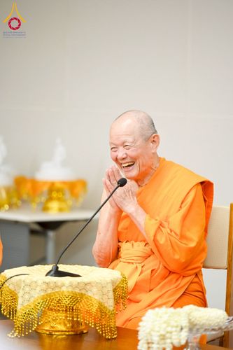 ภาพ No.223056:วันที่ 24 เมษายน พ.ศ. 2568 หลวงพ่อทัตตชีโวต้อนรับคณะสงฆ์เมียนมา ณ อาคาร 100 ปี คุณยายมหารัตนอุบาสิกาจันทร์ ขนนกยูง วัดพระธรรมกาย