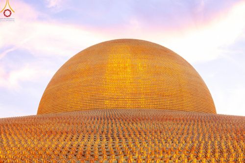 ภาพ No.187712:พิธีตักบาตรฉลองพระใหม่ ต้อนรับพุทธศักราช 2568 ณ ลานธรรมพระมหาธรรมกายเจดีย์ วัดพระธรรมกาย จ.ปทุมธานี วันที่ 1 มกราคม พ.ศ. 2568