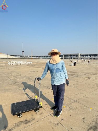 ภาพ No.59609:V.39 ทุ่มสุดใจ ธรรมชัย 80 ปี การเตรียมงาน การปฏิบัติงาน ของเจ้าหน้าที่หน่วยงานต่างๆ เพื่อพิธีฉลองอายุวัฒนมงคล 80 ปี หลวงพ่อธัมมชโย และรับถวายมหาสังฆทาน 10,000 กว่าวัดทั่วประเทศ ในวันคุ้มครองโลก จันทร์ที่ 22 เมษายน พ.ศ. 2567