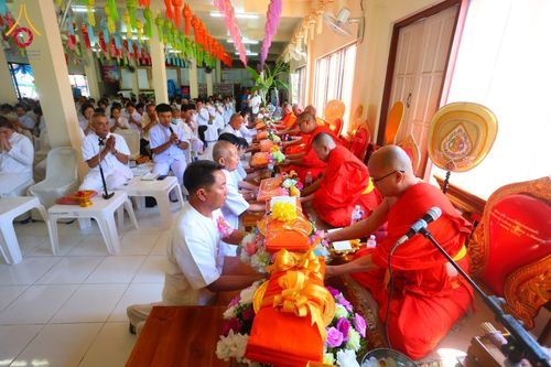 ภาพ No.169117:พิธีทอดกฐิน ณ วัดร่องขุน จ.เชียงราย ในโครงการกฐินสามัคคีทั่วไทย 30,000 วัด บูชาธรรม 80 ปี หลวงพ่อธัมมชโย โดยคณะศิษยานุศิษย์วัดพระธรรมกาย วันที่ 23 ตุลาคม พ.ศ. 2567