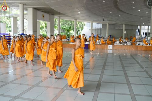 ภาพ No.165748:พิธีถวายภัตตาหารเมนูสวรรค์ วันที่ 26 ตุลาคม พ.ศ. 2567 ณ หอฉันคุณยายอาจารย์ฯ วัดพระธรรมกาย