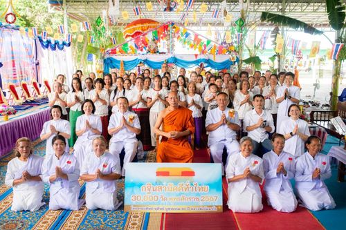 พิธีทอดกฐิน ณ วัดพุทธิสารโนนทอง อ.คอนสวรรค์ จ.ชัยภูมิ ในโครงการกฐินสามัคคีทั่วไทย 30,000 วัด บูชาธรรม 80 ปี หลวงพ่อธัมมชโย โดยคณะศิษยานุศิษย์วัดพระธรรมกาย วันที่ 21 ตุลาคม พ.ศ. 2567