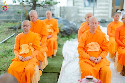 ภาพ No.220853:วันที่ 13 เมษายน พ.ศ. 2568 พิธีโปรยรัตนชาติปฐมเริ่มสถาปนาเจดีย์ และ พิธีเปิดหมู่บ้านปฏิบัติธรรม เพื่อการบรรลุธรรม ณ วัดป่าธรรมกายนานาชาติโทชิหงิ  ประเทศญี่ปุ่น