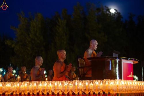 ภาพ No.170267:พิธีลอยกระทงธรรม ณ สระเศรษฐีทะเลบุญ มหาวิหารพระมงคลเทพมุนีฯ วัดพระธรรมกาย วันศุกร์ที่ 15 พฤศจิกายน พ.ศ.2567 (วันเพ็ญ 15 ค่ำ เดือน 12)