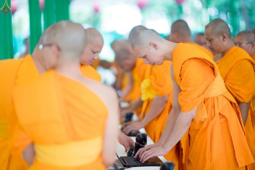 ภาพ No.250605:วันอังคารที่ 7 ตุลาคม พ.ศ. 2568 พิธีมหาปวารณาออกพรรษา ณ โบสถ์พระไตรปิฎก วัดพระธรรมกาย