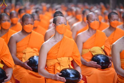 ภาพ No.107345:พิธีตักบาตรพระธรรมยาตราฯ ในโครงการธรรมยาตรากตัญญูบูชา มหาปูชนียาจารย์ พระมงคลเทพมุนี(สด จนฺทสโร) พระผู้ปราบมาร ปีที่ 12 ณ อนุสรณ์สถานมหาวิหารพระมงคลเทพมุนี อ.สองพี่น้อง จ.สุพรรณบุรี วันที่ 7 มกราคม พ.ศ. 2567