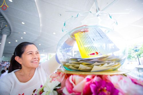 ภาพ No.177341:พิธีถวายภัตตาหารเมนูสวรรค์ และพิธีบุพเปตพลี ครั้งที่ 158 ร่วมอุทิศบุญแด่หมู่ญาติที่ล่วงลับไปแล้ว และสืบทอดอายุพระพุทธศาสนา ณ วัดพระธรรมกาย วันที่ 30 พฤศจิกายน พ.ศ.2567 (วันพระ แรม 15 ค่ำ เดือน 12)