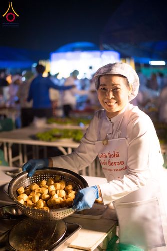 ภาพ No.200170:พิธีถวายภัตตาหารเป็นสังฆทาน แด่พระธรรมยาตรา ณ อนุสรณ์สถานบางปลา วัดบางปลา อำเภอบางเลน จังหวัดนครปฐม ในโครงการธรรมยาตรา กตัญญูบูชา มหาปูชนียาจารย์ พระมงคลเทพมุนี(สด จนฺทสโร) พระผู้ปราบมาร อนุสรณ์สถาน 7 แห่ง ปีที่ 13 วันที่ 23 มกราคม พ.ศ. 2568