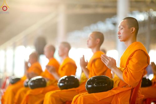 ภาพ No.158900:พิธีตักบาตร ในวันอาทิตย์ต้นเดือน วันที่ 6 ตุลาคม พ.ศ. 2567 ณ สภาธรรมกายสากล วัดพระธรรมกาย