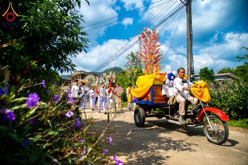 ภาพ No.173367:พิธีทอดกฐิน วัดทาป่าสัก จ.ลำพูน ในโครงการกฐินสามัคคีทั่วไทย 30,000 วัด บูชาธรรม 80 ปี หลวงพ่อธัมมชโย โดยคณะศิษยานุศิษย์วัดพระธรรมกาย วันที่ 3 พฤศจิกายน พ.ศ. 2567