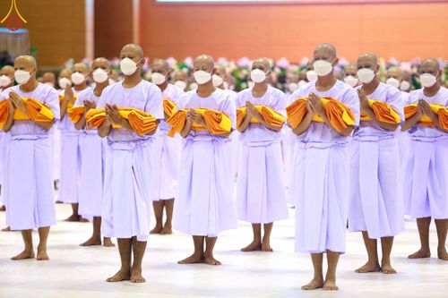 ภาพ No.101632:พิธีขอบรรพชา, พิธีขอสรณคมน์และศีล, พิธีถวายบาตร ในโครงการอุปสมบทหมู่ รุ่นบูชาธรรมมหาปูชนียาจารย์ ณ วัดพระธรรมกาย วันที่ 9 ธันวาคม พ.ศ. 2566