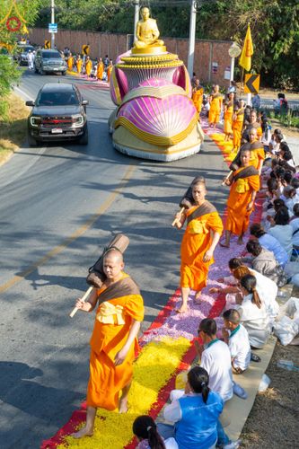 ภาพ No.198105:พิธีต้อนรับพระธรรมยาตรา ณ อนุสรณ์สถานลำดับที่ 5 สถานที่เผยแผ่วิชชาธรรมกายครั้งแรก อนุสรณ์สถานบางปลา วัดบางปลา อำเภอบางเลน จังหวัดนครปฐม ในโครงการธรรมยาตรา กตัญญูบูชา มหาปูชนียาจารย์ พระมงคลเทพมุนี(สด จนฺทสโร) พระผู้ปราบมาร ปีที่ 13 วัน 19 มกราคม พ.ศ.2568