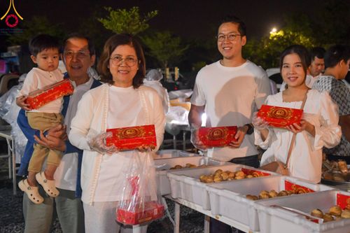 ภาพ No.112946:พิธีถวายภัตตาหารเป็นสังฆทาน แด่คณะพระธรรมยาตรา ปีที่ 12 วันที่ 16 มกราคม พ.ศ. 2567 ณ วัดโบสถ์(บน) บางคูเวียง จ.นนทบุรี