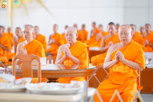 ภาพ No.248493:วันที่ 27 กันยายน พ.ศ. 2568 พิธีถวายเมนูสวรรค์เพื่อการบรรลุธรรม ณ หอฉันคุณยายอาจารย์ฯ วัดพระธรรมกาย