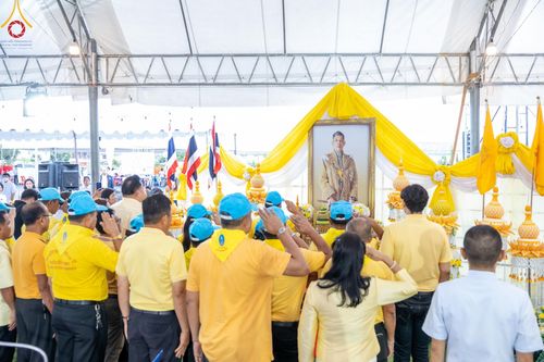 ภาพ No.146412:มหาสังฆทานถวายเป็นพุทธบูชาครั้งยิ่งใหญ่ โครงการทำบุญตักบาตร เพื่อถวายเป็นพระราชกุศล เนื่องในโอกาสมหามงคลเฉลิมพระชนมพรรษา พระบาทสมเด็จพระเจ้าอยู่ห้วฯ ทรงเจริญพระชนมพรรษา 6 รอบ 72 พรรษา