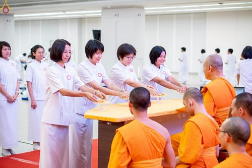 ภาพ No.246513:วันที่ 17 กันยายน พ.ศ. 2568 พิธีรับดวงแก้วนักเรียนบาลี "ดวงแก้วยกชั้นให้ลั่นจักรวาล" ณ ห้องเทวสภา วัดพระธรรมกาย