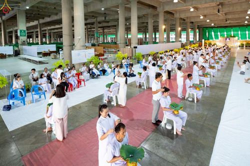 ภาพ No.242926:วันที่ 31 สิงหาคม พ.ศ. 2568 พิธีตัดปอยผมและปลงผม โครงการอุปสมบทหมู่บูชาธรรม ครบรอบ 108 ปี วันครูผู้ค้นพบวิชชาธรรมกาย ณ วัดพระธรรมกาย