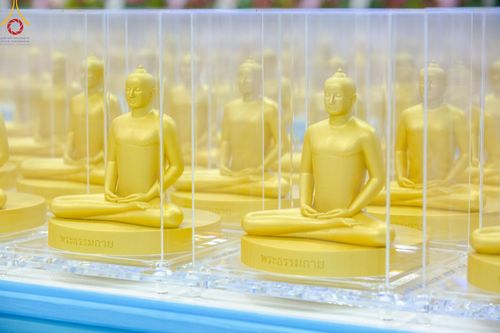 ภาพ No.159446:สัมมนาพิเศษและพิธีมอบองค์พระธรรมกาย 2,000 องค์ ณ ห้องแก้วสารพัดนึก 1 วัดพระธรรมกาย วันอาทิตย์ต้นเดือนที่ 6 ตุลาคม พ.ศ. 2567