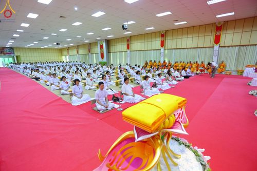 ภาพ No.183841:พิธีทอดกฐิน ณ ศูนย์กัลยาณมิตรพิจิตร ในโครงการทอดกฐินสามัคคีทั่วไทย 30,000 วัด บูชาธรรม 80 ปี หลวงพ่อธัมมชโย โดยคณะศิษยานุศิษย์วัดพระธรรมกาย วันที่ 11 พฤศจิกายน พ.ศ. 2567