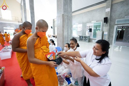 ภาพ No.86018:งานบุญครบรอบ 12 ปี ณ ศูนย์อบรมเยาวชนนครปฐม วันเสาร์ ที่ 19 สิงหาคม พ.ศ. 2566 พิธีทอดผ้าป่าบำรุงศูนย์ และพิธีเจริญพระพุทธมนต์ ฉลองหอฉันคุณยายฯ ประธานสงฆ์  พระมหาคมสัน  ธมฺมาสนฺโน ประธานบุญพิธี กัลฯสุนทรินทร์  จันทนา และคณะเจ้าภาพจังหวัดนครปฐม