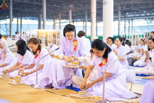 ภาพ No.188139:พิธีถวายภัตตาหารเป็นสังฆทาน แด่พระธรรมยาตรา ในโครงการธรรมยาตรา กตัญญูบูชา มหาปูชนียาจารย์ พระมงคลเทพมุนี(สด จนฺทสโร) พระผู้ปราบมาร อนุสรณ์สถาน 7 แห่ง ปีที่ 13 ณ สภาธรรมกายสากล วัดพระธรรมกาย วันที่ 2 มกราคม พ.ศ. 2568