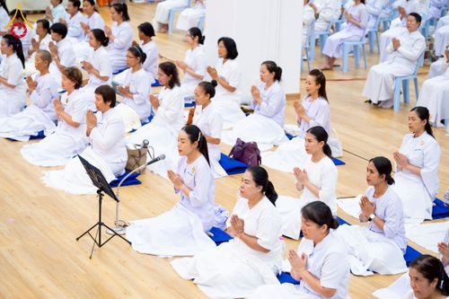 ภาพ No.221829:โครงการปฏิบัติธรรมอบรมศีลธรรม “บวชอุบาสิกาแก้ว” ถวายเป็นพระราชกุศลแด่พระบาทสมเด็จพระเจ้าอยู่หัว เนื่องในโอกาสมหามงคล “วันฉัตรมงคล”  ระหว่างวันที่ 2 – 4 พฤษภาคม 2568  ณ อาคาร 115 ปี คุณยายอาจารย์ฯ