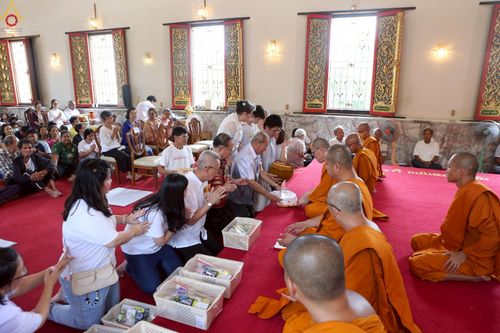 ภาพ No.253437:วันที่ 12 ตุลาคม พ.ศ. 2568 พิธีทอดกฐินสามัคคีทั่วไทย 30,000 วัด โดยคณะศิษยานุศิษย์ บูชาธรรม 81 ปี หลวงพ่อธัมมชโย ณ วัดสนามพราหมณ์  อ.เมือง จ.เพชรบุรี