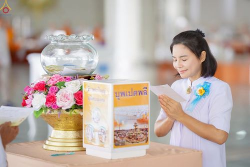 ภาพ No.229647:วันที่ 25 มิถุนายน พ.ศ. 2568 (แรม 15 ค่ำ เดือน 7) พิธีบุพเปตพลี ครั้งที่ 166 ร่วมอุทิศบุญแด่หมู่ญาติที่ล่วงลับไปแล้ว และสืบทอดอายุพระพุทธศาสนา ณ หอฉันคุณยายอาจารย์ฯ วัดพระธรรมกาย