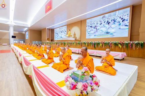 ภาพ No.225323:วันอาทิตย์ที่ 18 พฤษภาคม พ.ศ. 2568 พิธีร่วมบุญการศึกษา พระภิกษุ สามเณร ณ ห้องแก้วสารพัดนึก 2 วัดพระธรรมกาย