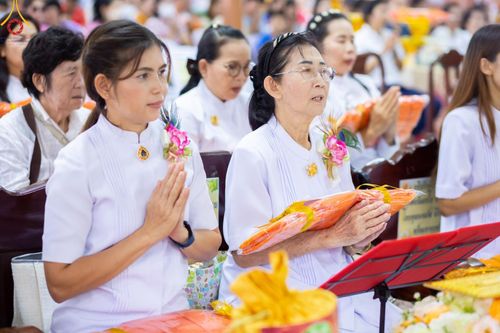ภาพ No.164669:พิธีทอดกฐิน ณ วัดเวฬุวนาราม อ.ดำเนินสะดวก จ.ราชบุรี ในโครงการกฐินสามัคคีทั่วไทย 30,000 วัด บูชาธรรม 80 ปี หลวงพ่อธัมมชโย โดยคณะศิษยานุศิษย์วัดพระธรรมกาย วันที่ 19 ตุลาคม พ.ศ. 2567