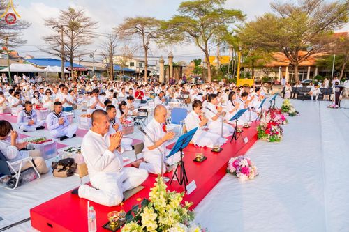 ภาพ No.58087:พิธีตักบาตรพระภิกษุและสามเณร 180 รูป ณ ลานองค์พระสมุทรเจดีย์ จ.สมุทรปราการ วันเสาร์ที่ 27 เมษายน พ.ศ. 2567