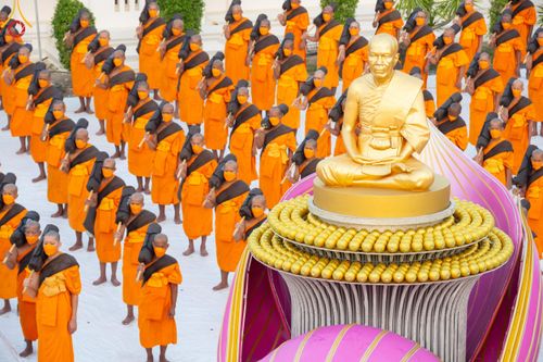 ภาพ No.110787:พระธรรมยาตราร่วมปฏิบัติธรรม และถ่ายภาพหมู่ประวัติศาสตร์ ในโครงการธรรมยาตรากตัญญูบูชา มหาปูชนียาจารย์ พระมงคลเทพมุนี(สด จนฺทสโร) พระผู้ปราบมาร อนุสรณ์สถาน 7 แห่ง ปีที่ 12 วันที่ 12 มกราคม พ.ศ. 2567 ณ วัดสองพี่น้อง จ.สุพรรณบุรี