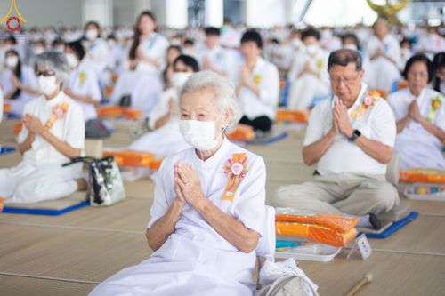 ภาพ No.91520:พิธีบุพเปตพลี ครั้งที่ 142 ร่วมอุทิศบุญแด่หมู่ญาติที่ล่วงลับไปแล้ว และสืบทอดอายุพระพุทธศาสนา วันอาทิตย์ที่ 29 ตุลาคม พ.ศ. 2566 (วันพระขึ้น 15 ค่ำ เดือน 11) ณ หอฉันคุณยายอาจารย์ฯ วัดพระธรรมกาย