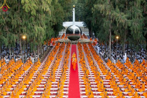 ภาพ No.107086:พิธีจุดประทีปถวายเป็นพุทธบูชา และบูชาธรรมมหาปูชนียาจารย์ ในโครงการธรรมยาตรากตัญญูบูชา มหาปูชนียาจารย์ พระมงคลเทพมุนี(สด จนฺทสโร) พระผู้ปราบมาร  อนุสรณ์สถาน 7 แห่ง ปีที่ 12  วันที่ 6 มกราคม พ.ศ. 2567 ณ อนุสรณ์สถานมหาวิหารพระมงคลเทพมุนี อ.สองพี่น้อง จ.สุพร