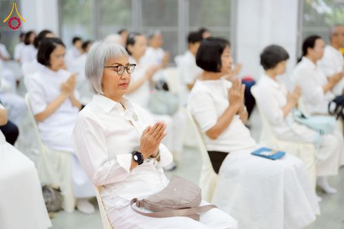 ภาพ No.221344:วันอาทิตย์ที่ 27 เมษายน พ.ศ. 2568 พิธีเจริญพระพุทธมนต์สมโภชดวงแก้วธรรมชัย เนื่องในโอกาสบูชาธรรม 81 ปีหลวงพ่อธัมมชโย อัญเชิญประดิษฐานเนื่องในโอกาสสถาปนาวัดพระธรรมกายไอซ์แลนด์ ณ อาคารปลูกศรัทธา 1 วัดพระธรรมกาย อำเภอคลองหลวง จังหวัดปทุมธานี