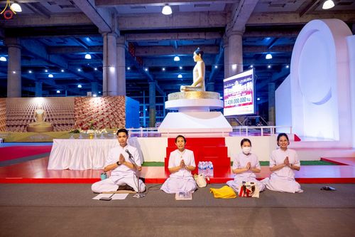 ภาพ No.228748:วันอังคารที่ 10 มิถุนายน พ.ศ. 2568 (วันพระขึ้น 15 ค่ำ เดือน 7) พิธีสวดธัมมจักกัปปวัตตนสูตร ครบ 7,439,000,000 จบ วัดพระธรรมกาย